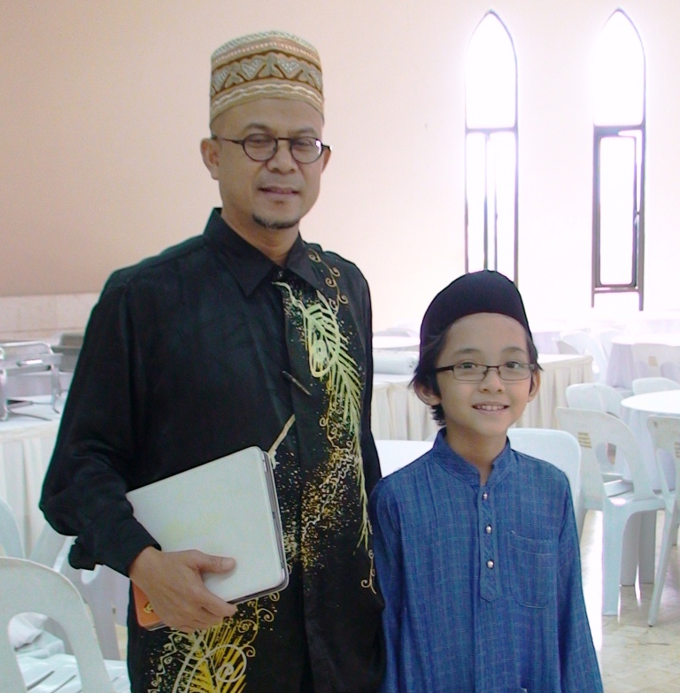 I(R) was very excited to meet one of my favourite politician, Uncle Zulkifli Noordin(L)..