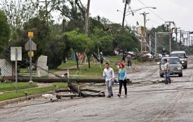 Downed power lines block a road after a huge tornado struck Moore, Oklahoma, near Oklahoma City, May 20, 2013. A massive tornado tore through the Oklahoma City suburb of Moore on Monday, killing at least 51 people as winds of up to 200 miles per hour (320 kph) flattened entire tracts of homes, two schools and a hospital, leaving a wake of tangled wreckage. REUTERS/Richard Rowe (UNITED STATES – Tags: DISASTER ENVIRONMENT)