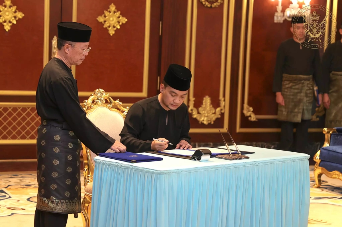 GAMBAR – Onn Hafiz Angkat Sumpah Sebagai MB Johor ke-19